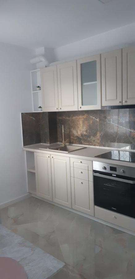 Aqua West Apartment Free Parking- Self Check-In Oradea Exterior photo