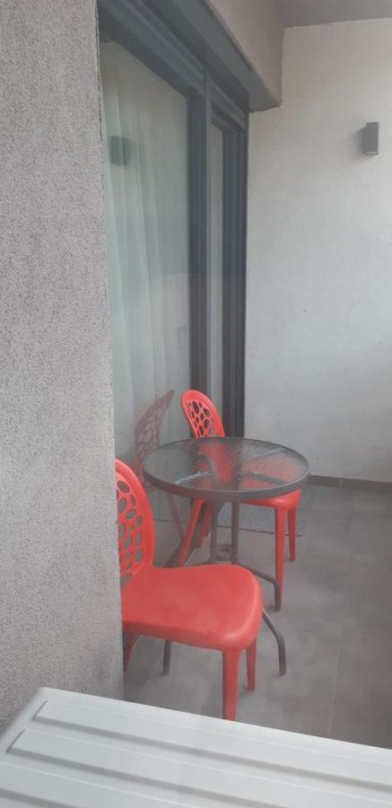 Aqua West Apartment Free Parking- Self Check-In Oradea Exterior photo