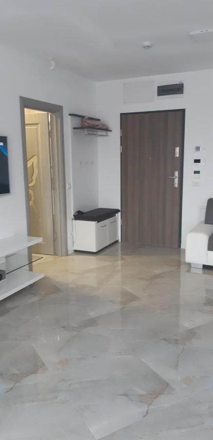 Aqua West Apartment Free Parking- Self Check-In Oradea Exterior photo