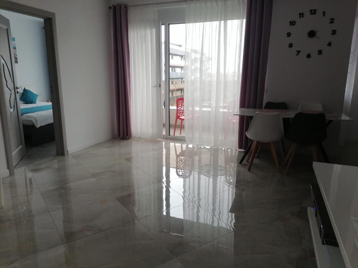 Aqua West Apartment Free Parking- Self Check-In Oradea Exterior photo
