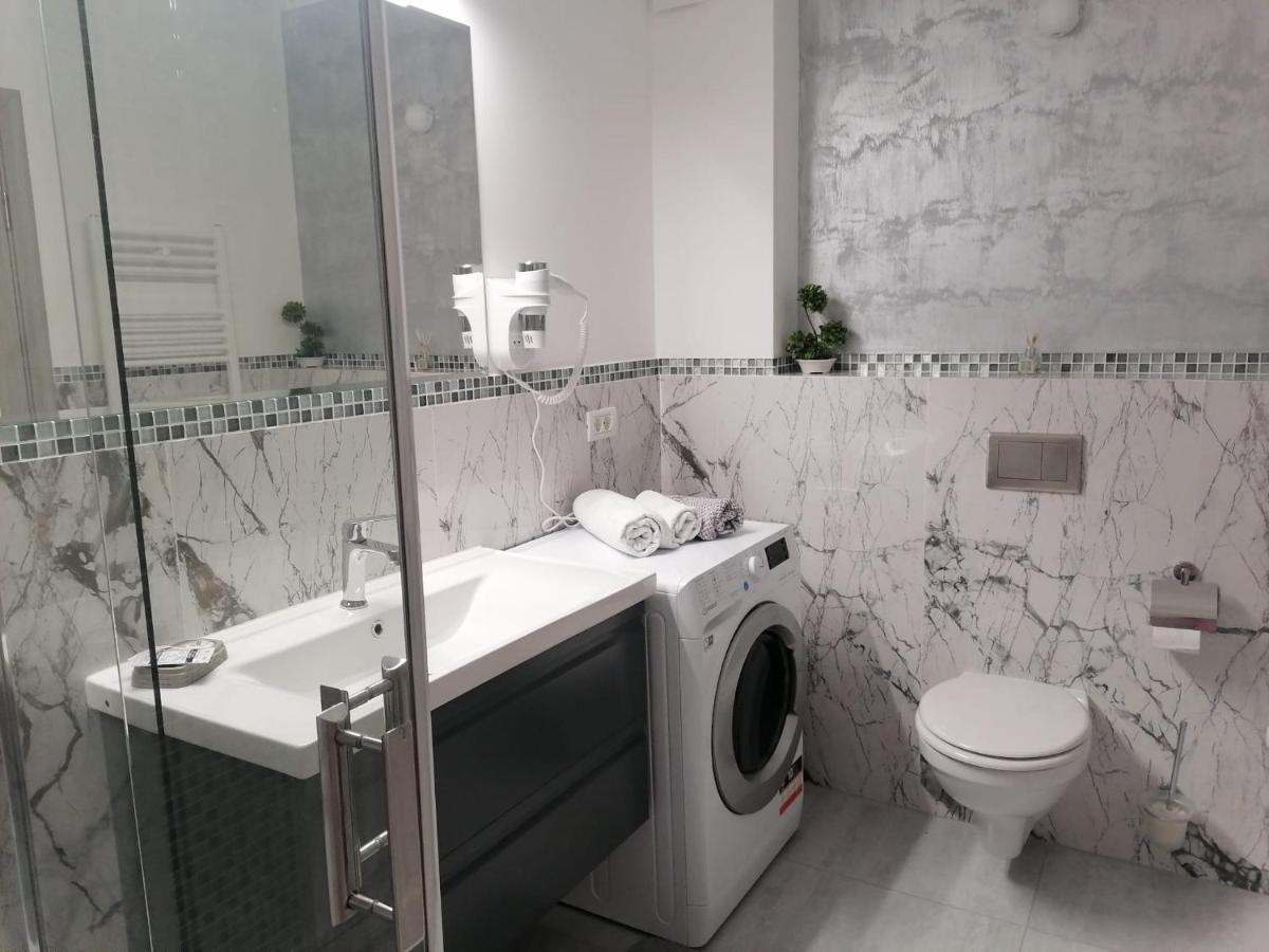 Aqua West Apartment Free Parking- Self Check-In Oradea Exterior photo