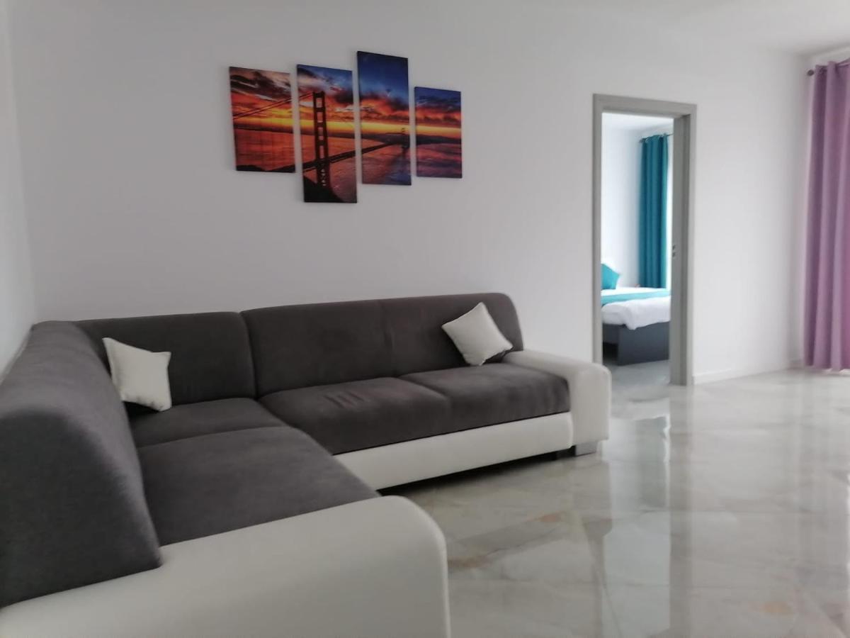 Aqua West Apartment Free Parking- Self Check-In Oradea Exterior photo